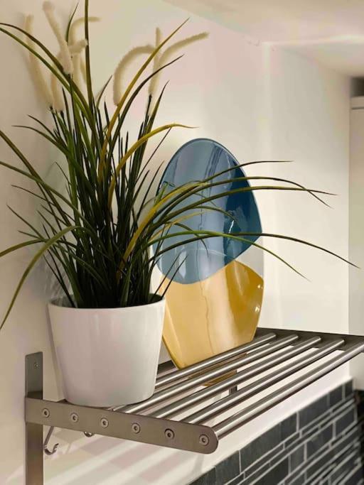 Mumbles - Modern Apartment With Panoramic Sea Views Oystermouth Exterior photo