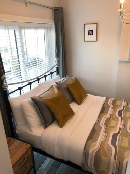 Mumbles - Modern Apartment With Panoramic Sea Views Oystermouth Exterior photo