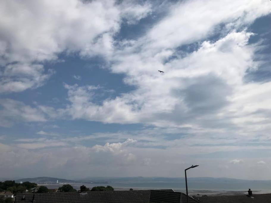 Mumbles - Modern Apartment With Panoramic Sea Views Oystermouth Exterior photo